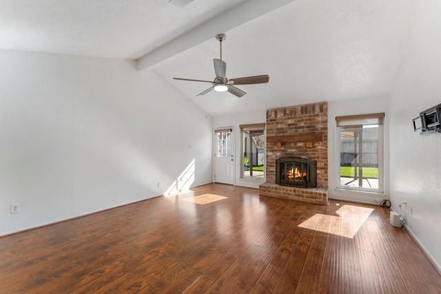 10006 Wren Street, La Porte, TX 77571