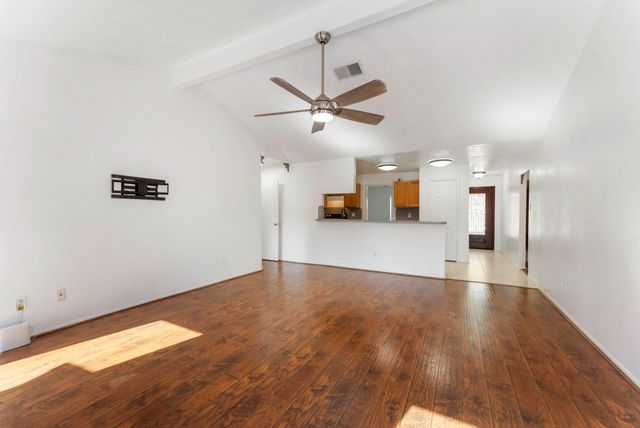 10006 Wren Street, La Porte, TX 77571