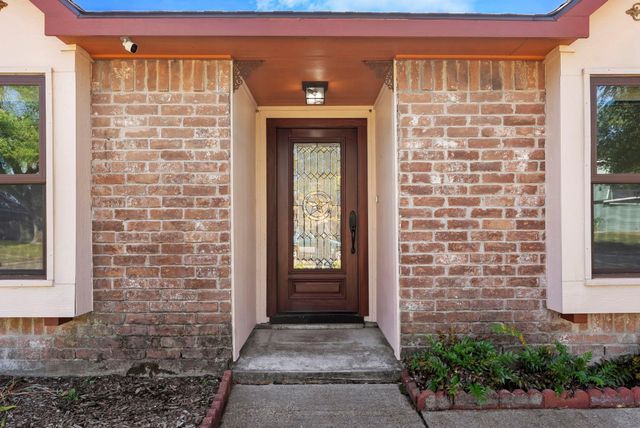 10006 Wren Street, La Porte, TX 77571