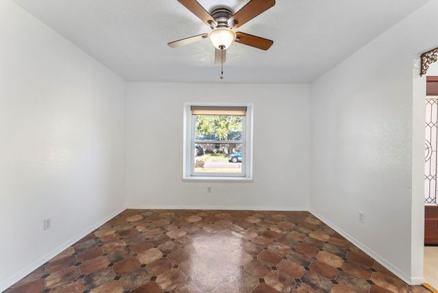 10006 Wren Street, La Porte, TX 77571