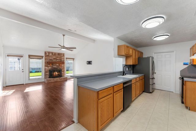 10006 Wren Street, La Porte, TX 77571