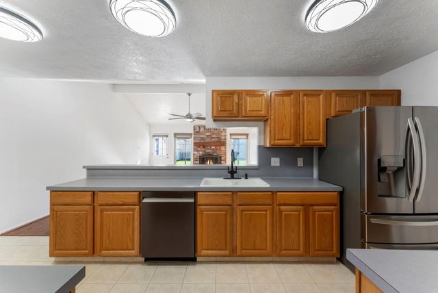 10006 Wren Street, La Porte, TX 77571