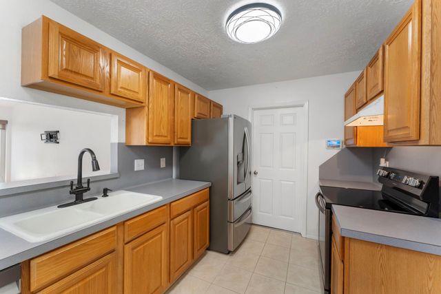 10006 Wren Street, La Porte, TX 77571