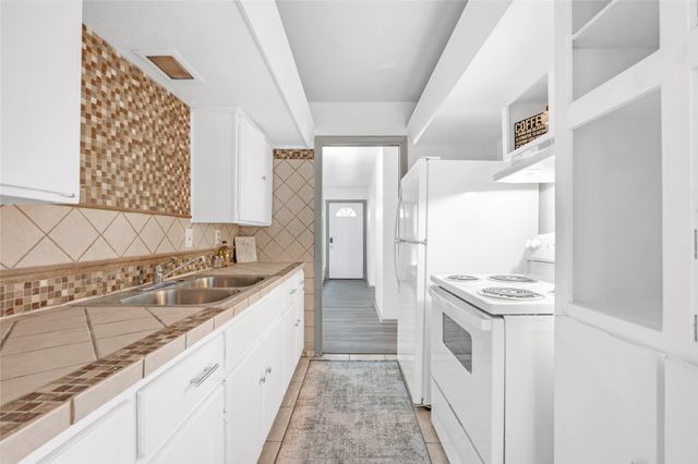 1811 Vatican Lane, Dallas, TX 75224