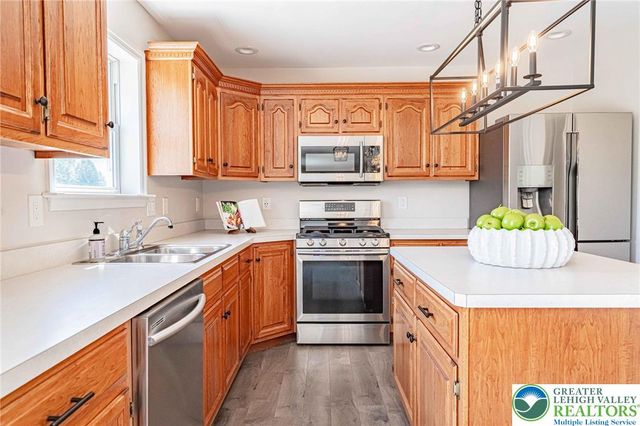 385 Farmington Road, Upper Macungie Twp, PA 18031