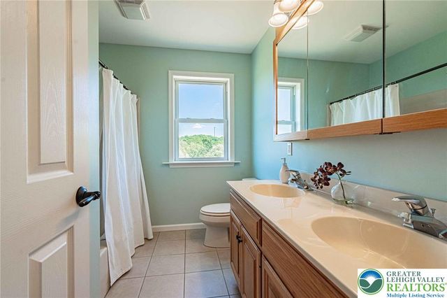 385 Farmington Road, Upper Macungie Twp, PA 18031