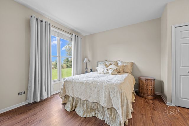 1200 Tennyson Lane 8, Naperville, IL 60540