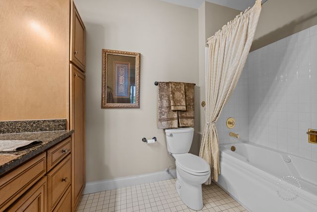 1200 Tennyson Lane 8, Naperville, IL 60540