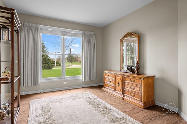 1200 Tennyson Lane 8, Naperville, IL 60540