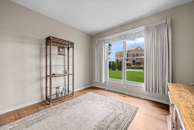 1200 Tennyson Lane 8, Naperville, IL 60540