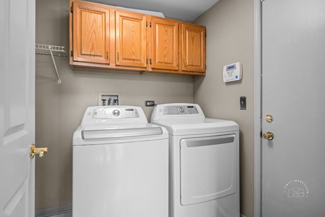 1200 Tennyson Lane 8, Naperville, IL 60540