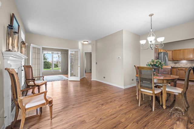 1200 Tennyson Lane 8, Naperville, IL 60540