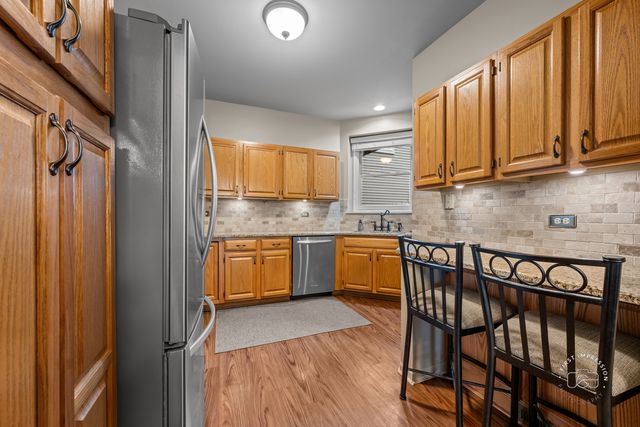 1200 Tennyson Lane 8, Naperville, IL 60540