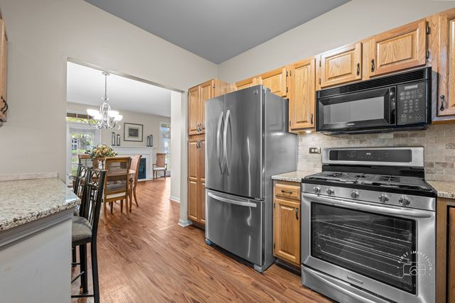 1200 Tennyson Lane 8, Naperville, IL 60540