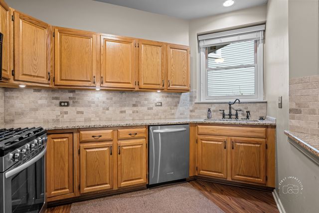 1200 Tennyson Lane 8, Naperville, IL 60540