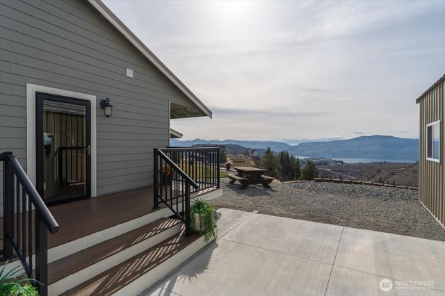 605 Chelan Trails Road, Manson, WA 98831