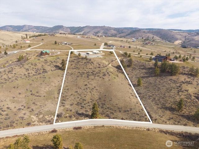 605 Chelan Trails Road, Manson, WA 98831