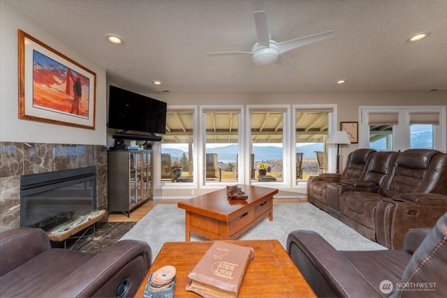 605 Chelan Trails Road, Manson, WA 98831