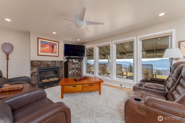 605 Chelan Trails Road, Manson, WA 98831