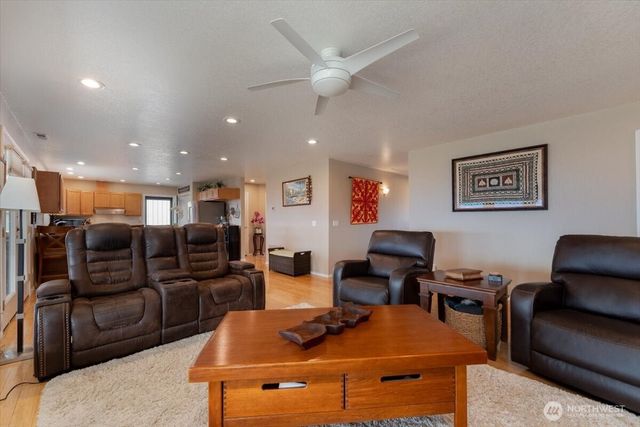 605 Chelan Trails Road, Manson, WA 98831