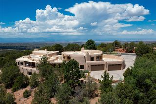 1233 N Summit Drive, Santa Fe, NM 87501