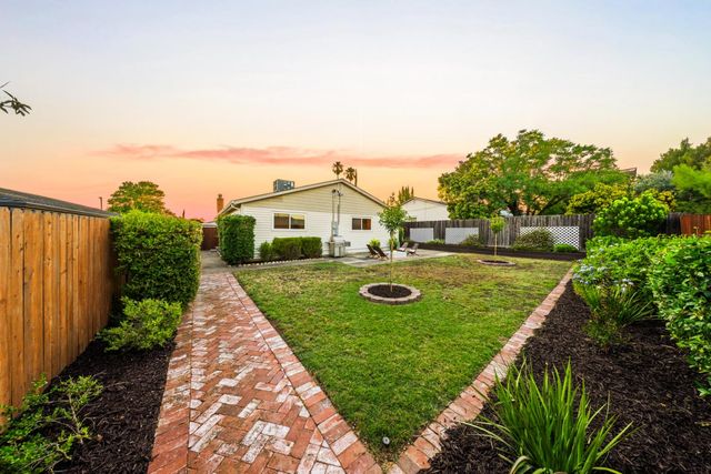 5528 Hesper Way, Carmichael, CA 95608