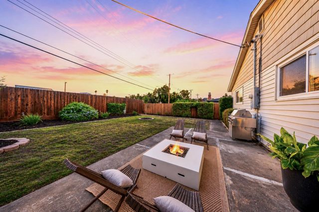 5528 Hesper Way, Carmichael, CA 95608