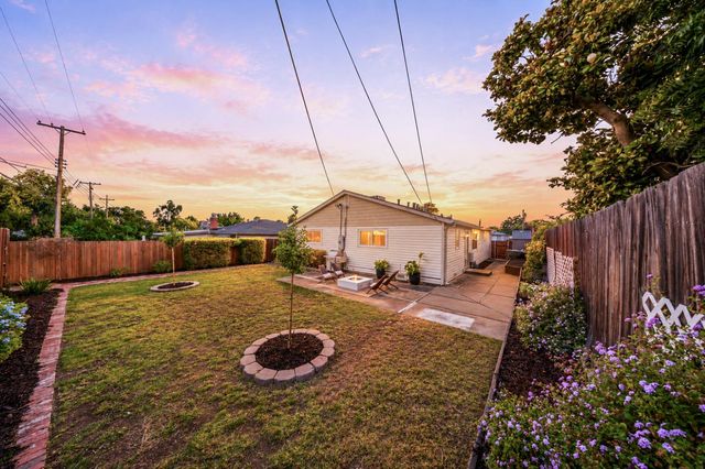 5528 Hesper Way, Carmichael, CA 95608