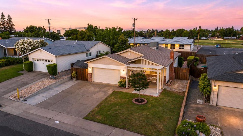 5528 Hesper Way, Carmichael, CA 95608