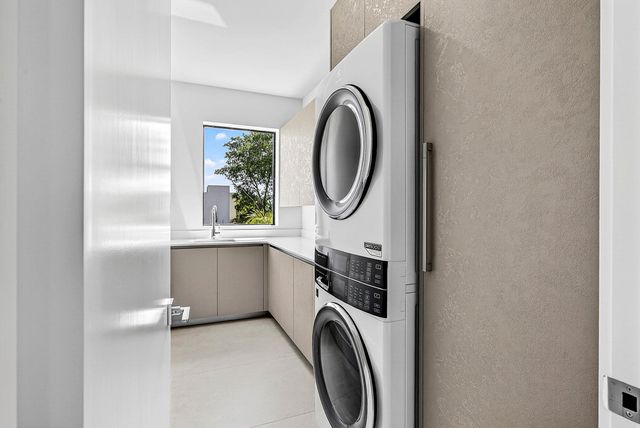 213 NE 9th Street, Delray Beach, FL 33444