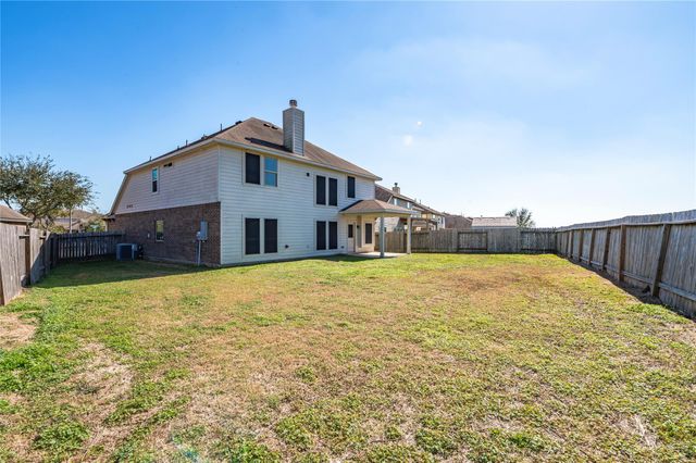 406 Forest Village Circle, La Marque, TX 77568