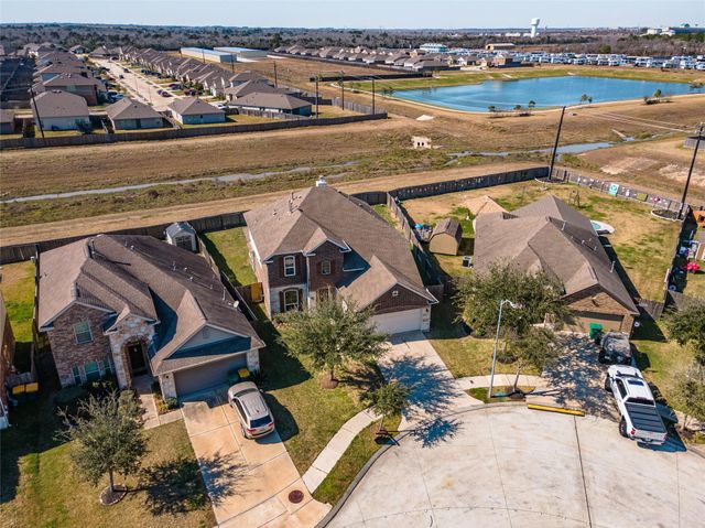 406 Forest Village Circle, La Marque, TX 77568