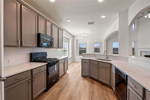 406 Forest Village Circle, La Marque, TX 77568