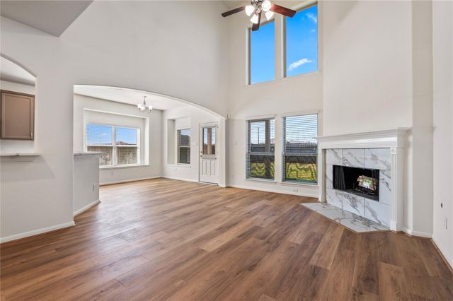 406 Forest Village Circle, La Marque, TX 77568