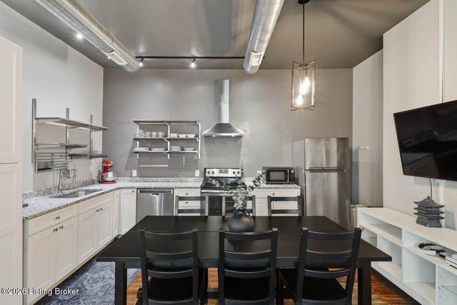 1308 S Preston St, Louisville, KY 40208