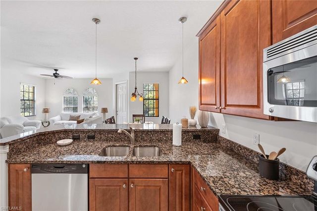 9134 Chula Vista ST # 125, Naples, FL 34113