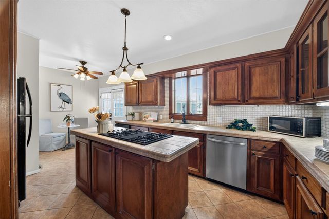 3828 Bernardo De Galvez Avenue, Galveston, TX 77550