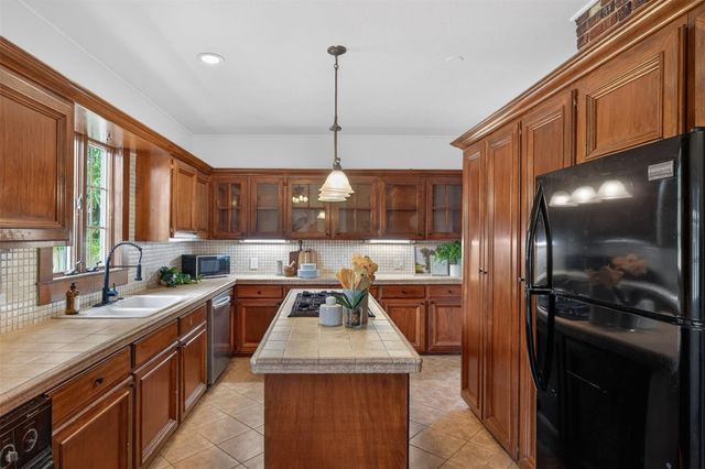 3828 Bernardo De Galvez Avenue, Galveston, TX 77550