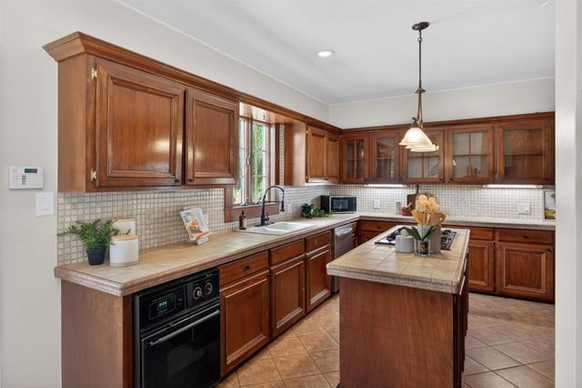 3828 Bernardo De Galvez Avenue, Galveston, TX 77550