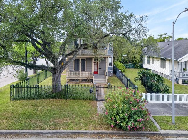 3828 Bernardo De Galvez Avenue, Galveston, TX 77550