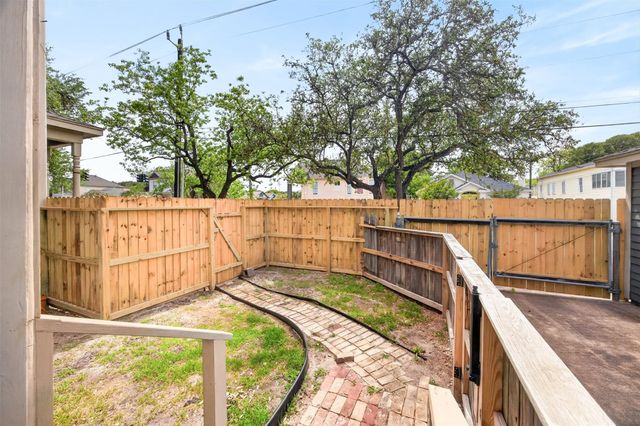 3828 Bernardo De Galvez Avenue, Galveston, TX 77550