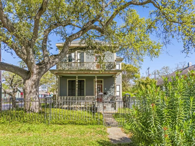3828 Bernardo De Galvez Avenue, Galveston, TX 77550