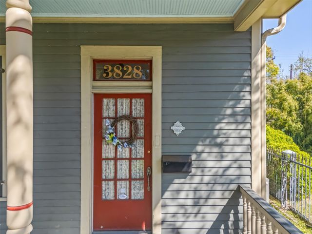 3828 Bernardo De Galvez Avenue, Galveston, TX 77550