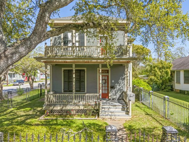 3828 Bernardo De Galvez Avenue, Galveston, TX 77550