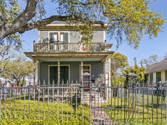 3828 Bernardo De Galvez Avenue, Galveston, TX 77550