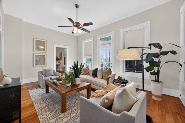 3828 Bernardo De Galvez Avenue, Galveston, TX 77550