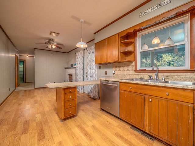 5 Keeton Ave Avenue, West Liberty, KY 41472