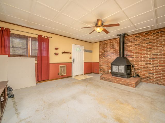 5 Keeton Ave Avenue, West Liberty, KY 41472