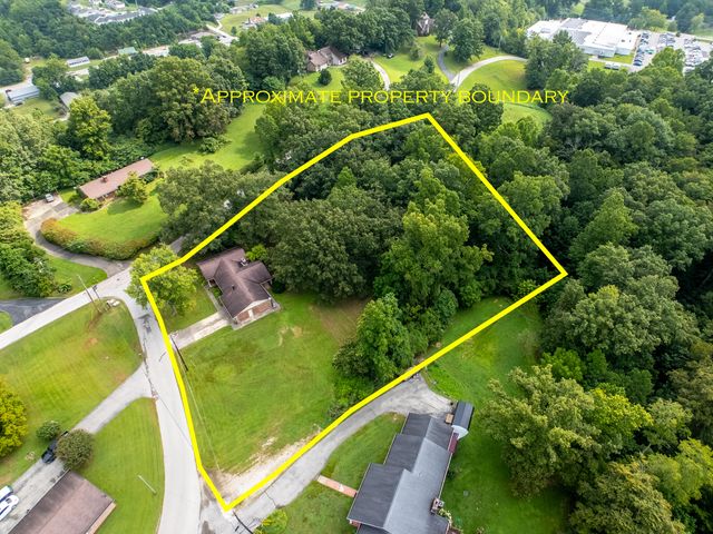 5 Keeton Ave Avenue, West Liberty, KY 41472