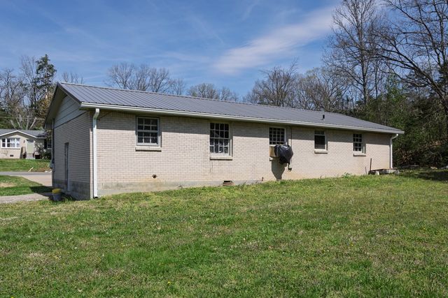 104 Hilltop Dr, Hendersonville, TN 37075